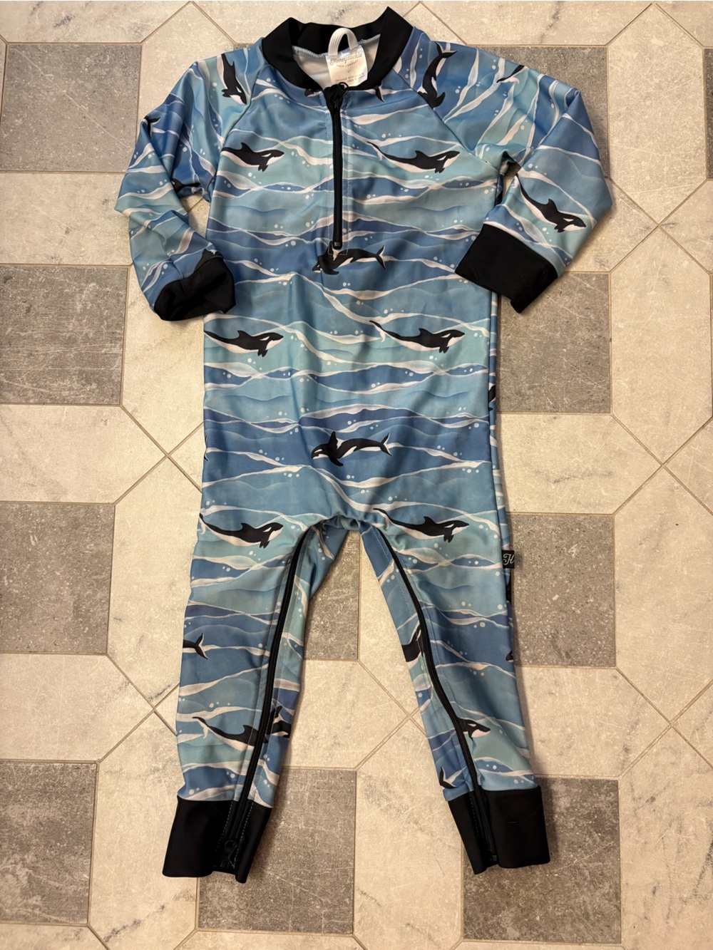 Honeysuckle swim Blue & Black Orca Full-Coverage Kids Rashguard